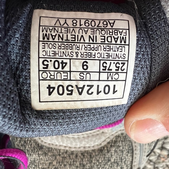 Practically new ASICS - Picture 4 of 4